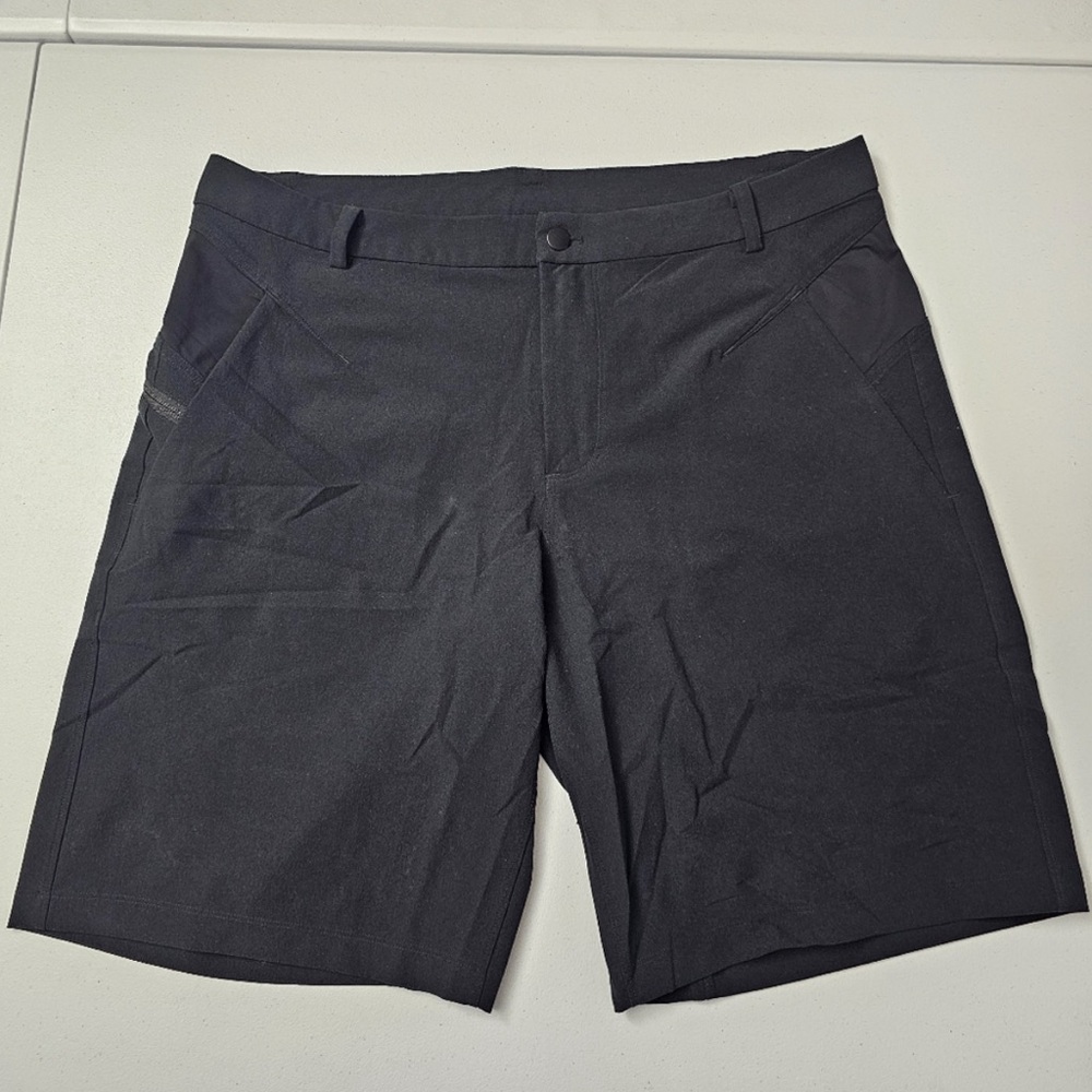 Lululemon Shorts Men's Size 38 Black 10.5" Inseam
